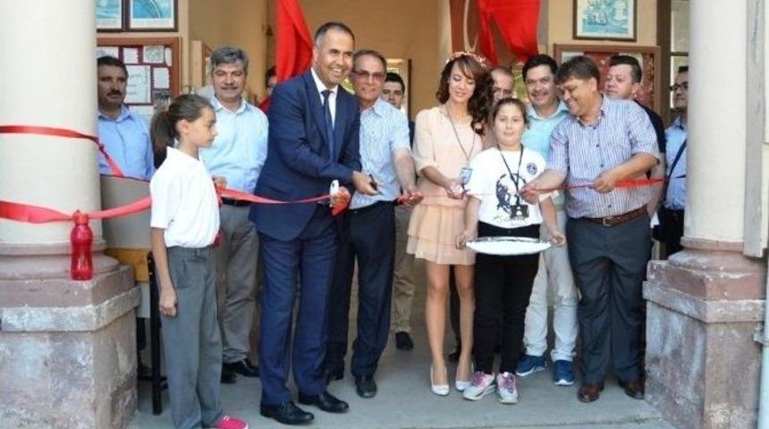 Ayvalık&rsquo;ta Gazi Ortaokulu Tubitak Bilim Fuarına İlgi Yoğun Oldu