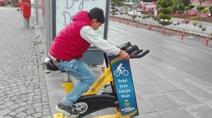 Bisiklet S&uuml;r, Telefonunu Şarj Et