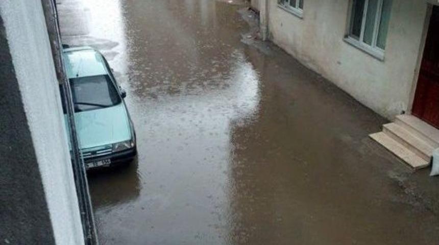 Bursa Yağmura Teslim