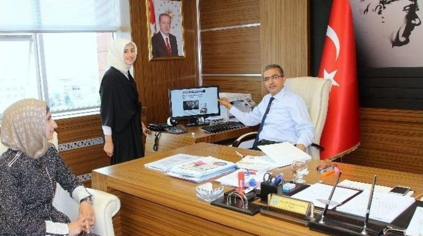 Cumhurbaşkanı Erdoğan&rsquo;ın Girişimleriyle T&uuml;rk Vatandaşlığına Ge&ccedil;en Suriyeli Ravda Nur, Rekt&ouml;r G&uuml;ven&ccedil;&rsquo;i Ziyaret Etti