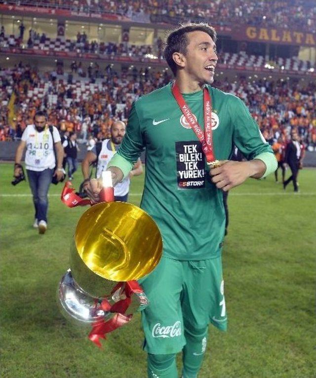 Muslera Adım Adım Rekora Gidiyor