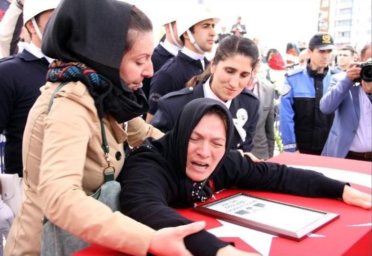 Şehit Eşi İle Oğlunun Feryadı Y&uuml;rekleri Dağladı