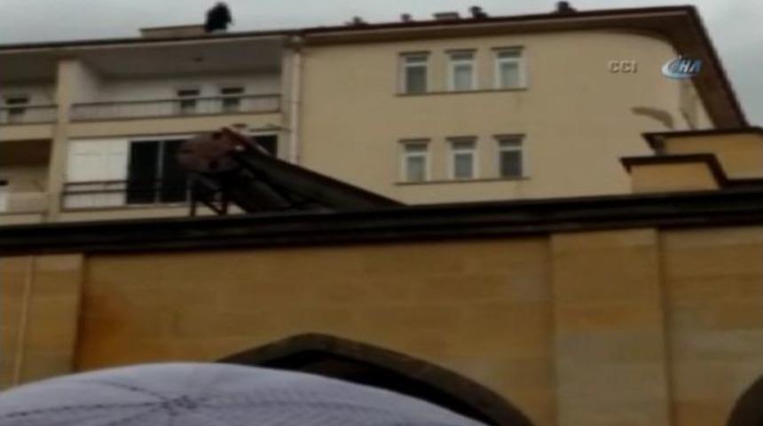 Vatandaşlar Erdoğan&rsquo;ın İzlemek İ&ccedil;in &Ccedil;atıya &Ccedil;ıktı