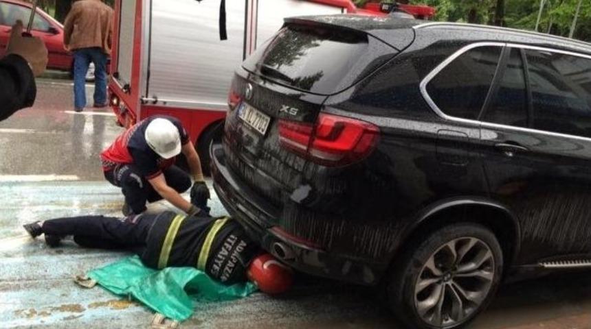 Tekerleğe Sıkışan Yavru Kedi Kurtarıldı