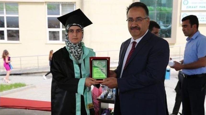 Iğdır &Uuml;niversitesi&rsquo;nde 8. Mezuniyet Coşkusu