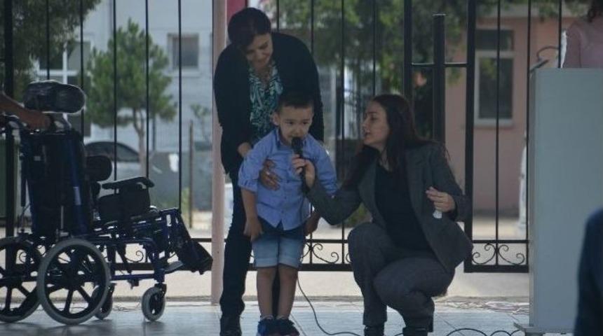 Engelli &Ccedil;ocuklar Tekerlekli Sandalyelerine Kavuştu