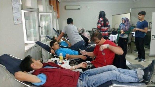 Kargı Liseli &Ouml;ğrencilerden Kan Bağışı 1