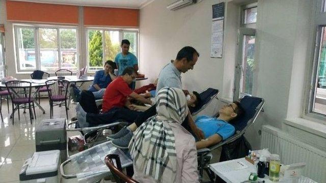 Kargı Liseli &Ouml;ğrencilerden Kan Bağışı 2