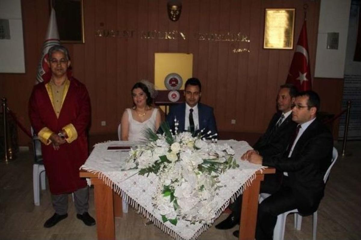 Milas&rsquo;ta Adliye &Ccedil;alışanları Adliyede Evlendi