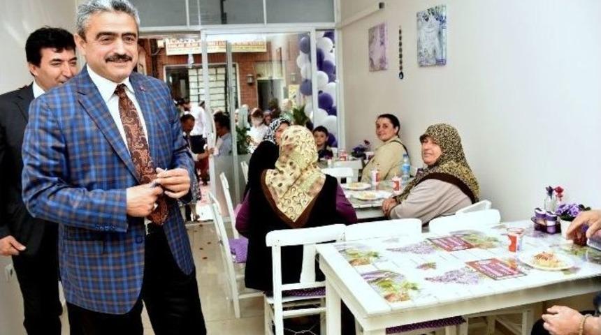 Başkan Alıcık, Bayan Girişimciyi A&ccedil;ılışında Yalnız Bırakmadı