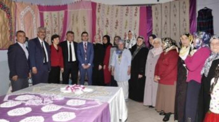 Nebioğlu&rsquo;nda Bi&ccedil;ki-dikiş Kursu Sergisi A&ccedil;ıldı