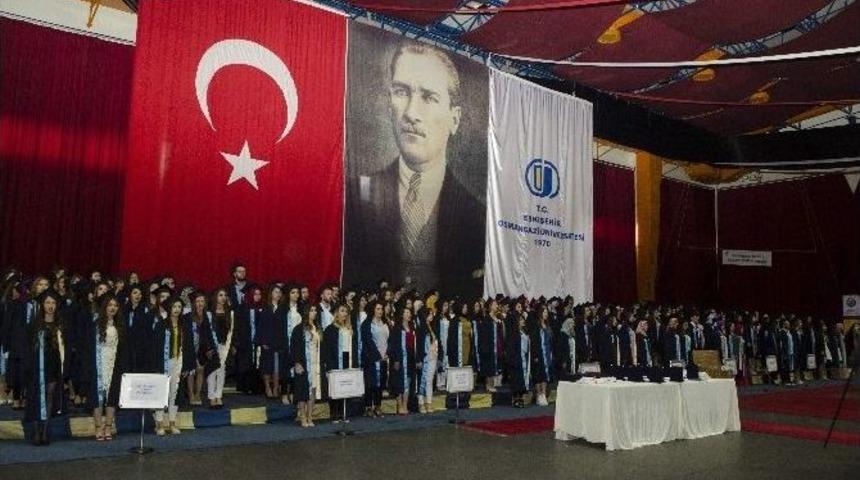 Esog&uuml; Sağlık Hizmetleri Meslek Y&uuml;ksekokulu &Ouml;ğrencileri Mezun Oldu