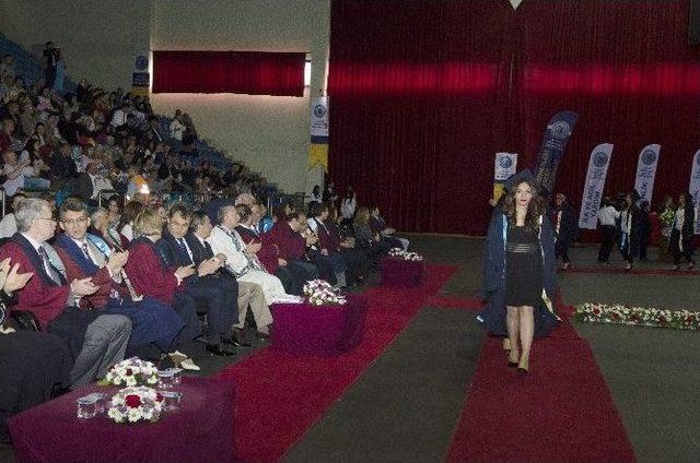 Esogü Sağlık Hizmetleri Meslek Yüksekokulu Öğrencileri Mezun Oldu