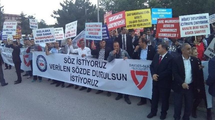 Tsk&rsquo;daki Sivil Memurlardan &ldquo;zam&rdquo; Eylemi