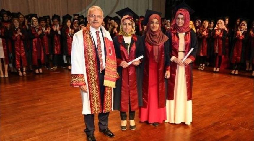Bü Sağlık Hizmetleri Ve Akdağmadeni Meslek Yüksekokullarında Mezuniyet Sevinci