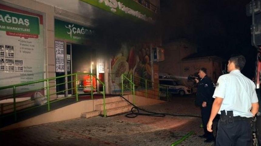 S&uuml;per Markette &Ouml;nce Patlama Sesleri Duyuldu Sonra Yangın &Ccedil;ıktı...(&ouml;zel Haber)