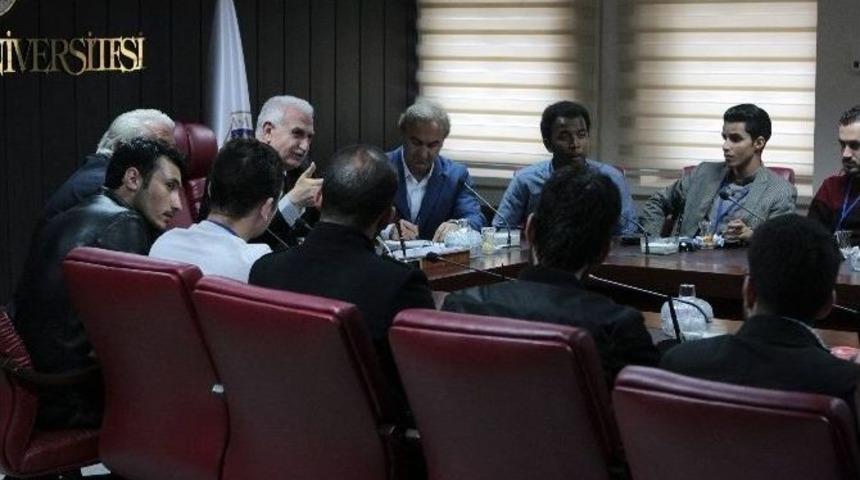 Uluslararası &Ouml;ğrenciler Rekt&ouml;r Ko&ccedil;ak&rsquo;ı Ziyaret Etti