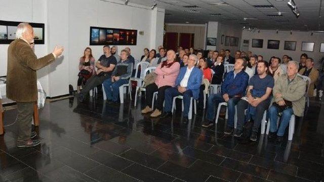 Fotoğraf Profesörü Konferans Verdi