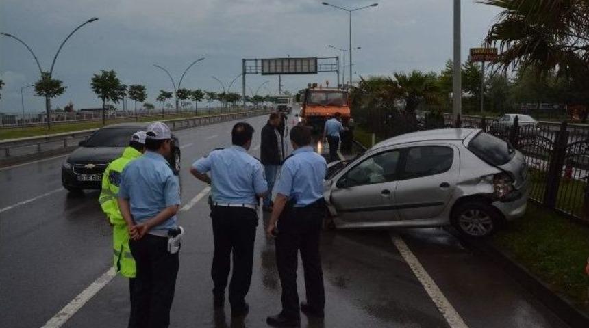 Trabzon&rsquo;da Yağışlı Hava Kazaya Neden Oldu: 3 Yaralı