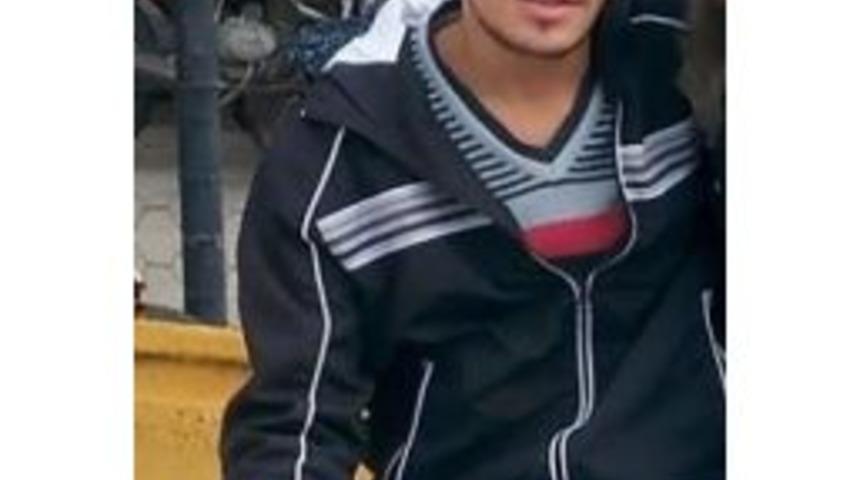 Kendisi Teslim Olan, &Ouml;nce Polisin Sonra Jandarmanın Elinden Ka&ccedil;mayı Başaran Zanlı Yine Teslim Oldu