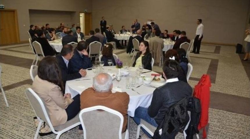 İş Adamı S&uuml;leyman Tan Başarılı Sağlık &Ccedil;alışanları İle Bir Araya Geldi