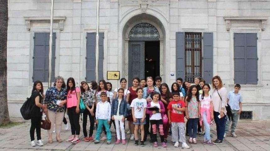 Bayraklılı &Ccedil;ocukların M&uuml;ze Keyfi