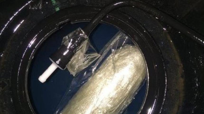 Otomobilin Yakıt Deposundan 5 Kilogram Esrar &Ccedil;ıktı