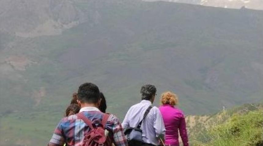 İstanbul&rsquo;dan Tunceli&rsquo;ye Ters Lale Yolculuğu