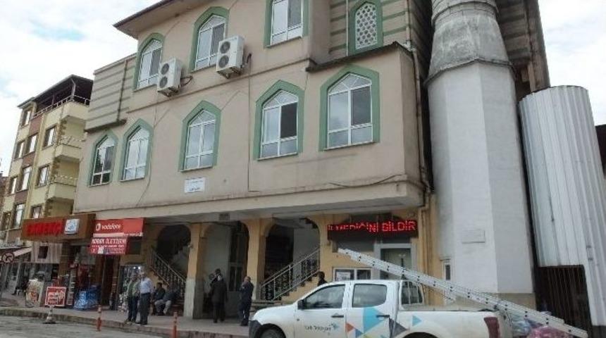 Camiye Asans&ouml;r Konuldu, Cemaat Arttı