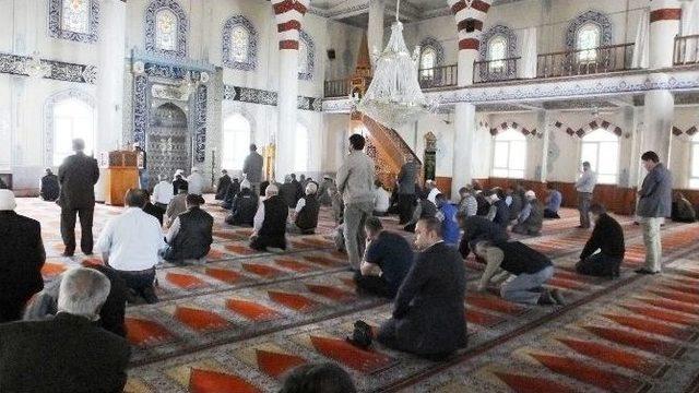 Camiye Asansör Konuldu, Cemaat Arttı 1