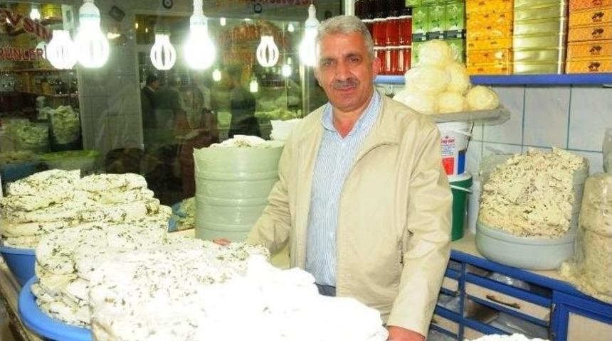 Otlu Peynirin Tutulduğu Bu G&uuml;nlerde Peynirciler &Ccedil;arşısı Esnafı İşsizlikten Yakınıyor