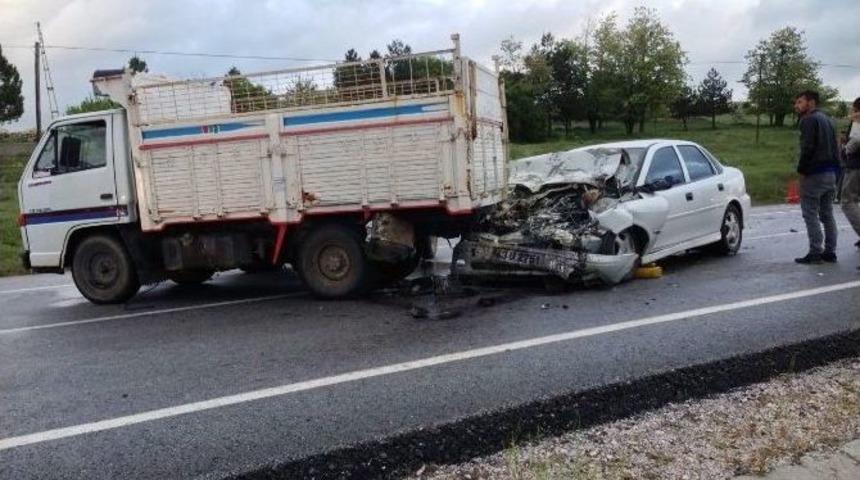 K&uuml;tahya&rsquo;da Trafik Kazası: 5 Yaralı