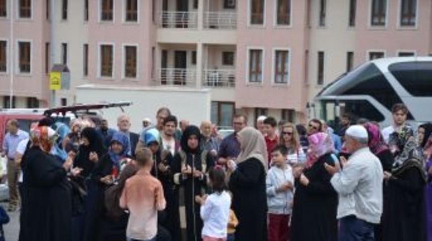 Umreye Dualarla Uğurlandılar