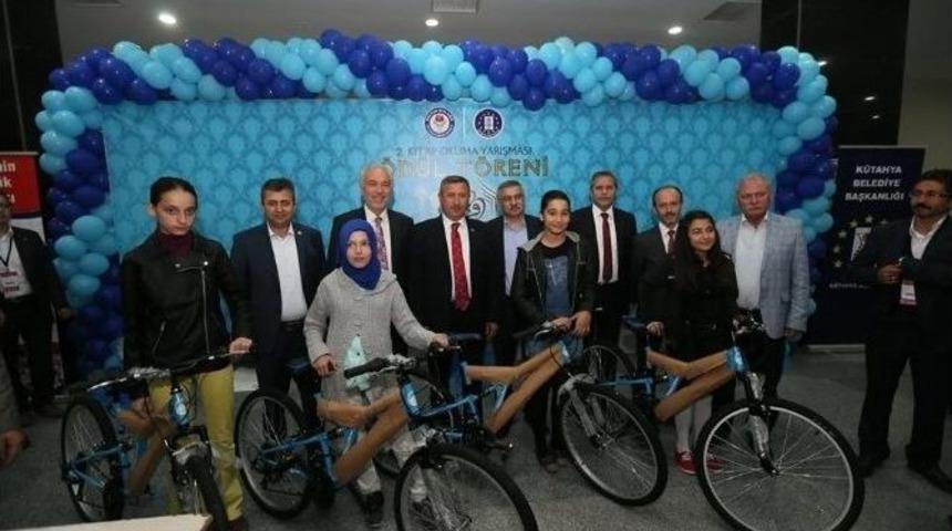 Kütahya’da Ödüllü Kitap Okuma Yarışması