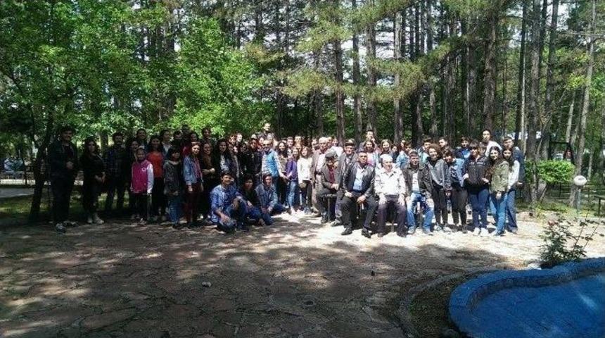 Cumhuriyet Anadolu Lisesi &Ouml;ğrencileri Şehit Aileleriyle Birlikte Piknikte