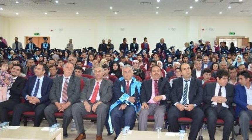 Adilcevaz&rsquo;da Myo&rsquo;da Mezuniyet Coşkusu