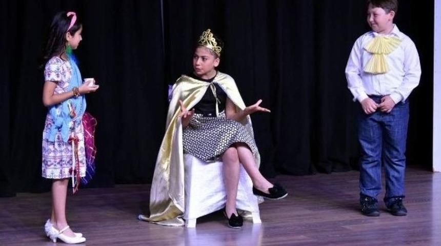 Deliler Ve &Uuml;şenge&ccedil;ler Aliağa&rsquo;da Sahnelendi