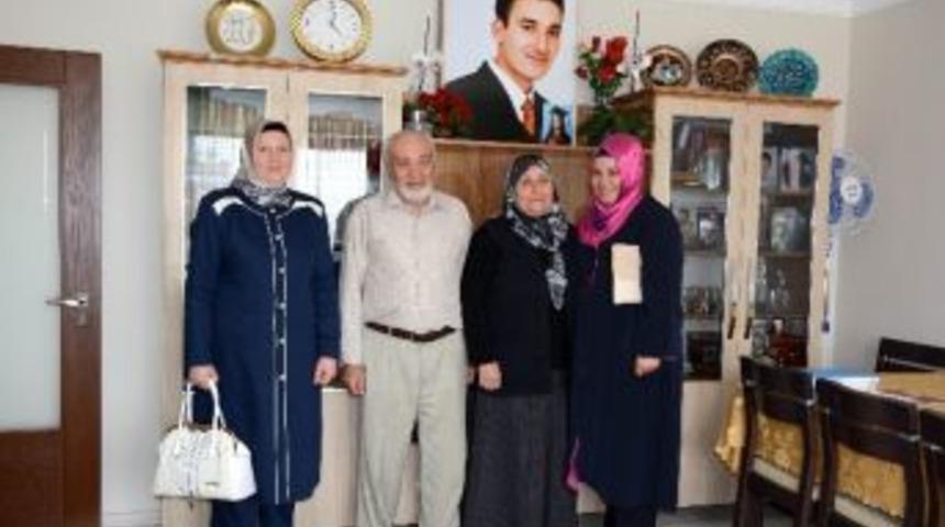 Hasibe Yazgı Ve Zehra Aslan&rsquo;dan Şehit Ailelerine Anlamlı Ziyaret