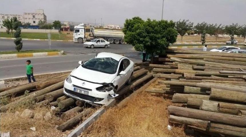 Yoldan &Ccedil;ıkan Otomobil Takla Attı