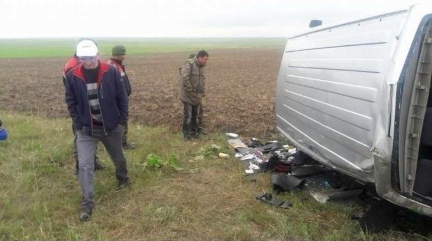 Minib&uuml;s Şarampole Devrildi: 1 &Ouml;l&uuml;