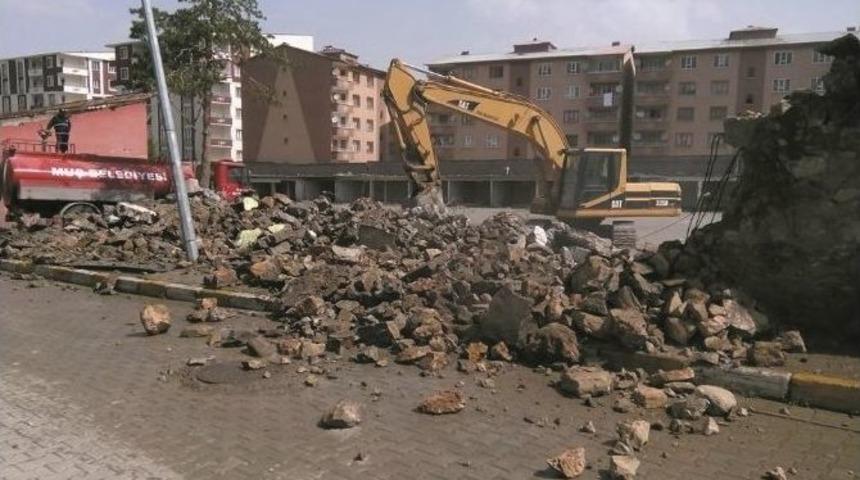 Eski Sebze Halının Yıkımı Başladı