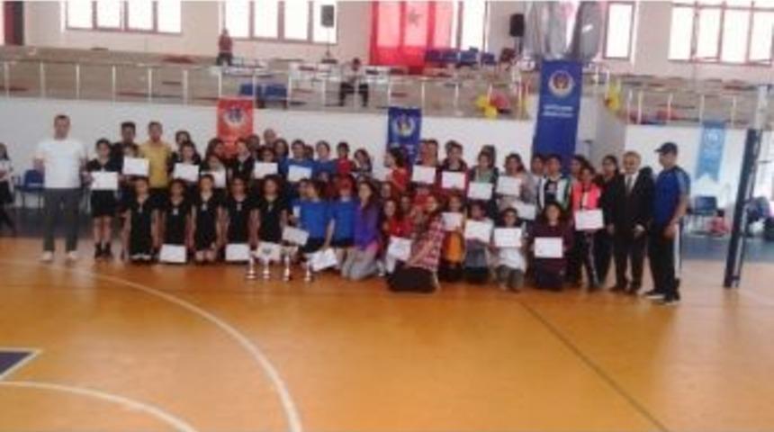 Tokat&rsquo;taki Voleybol Ve Basketbol Turnuvası Sona Erdi