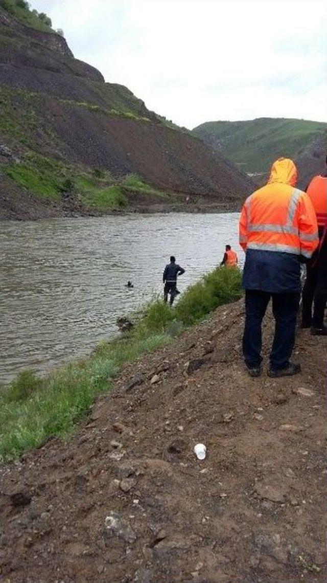 Balık Tutmaya Çalışırken Nehre Düştü