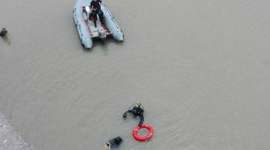 Bir Kişinin Nehre Atladığı İhbarı, Arama Kurtarma Ekiplerini Alarma Ge&ccedil;irdi