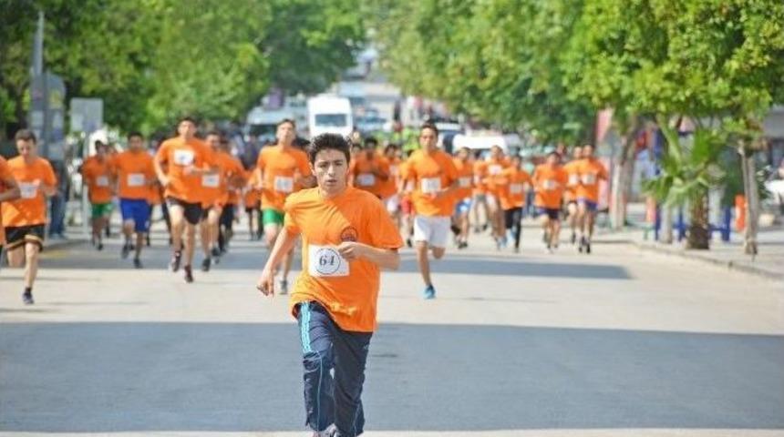 Kozan&rsquo;da Kurtuluş Koşusu Ger&ccedil;ekleşti