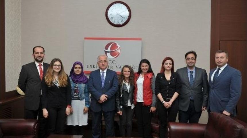 T&uuml;bitak Yarışmasında Dereceye Giren &Ouml;ğrencilerden Vali Tuna&rsquo;ya Ziyaret