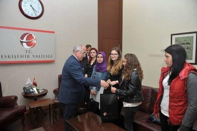 Tübitak Yarışmasında Dereceye Giren Öğrencilerden Vali Tuna’ya Ziyaret