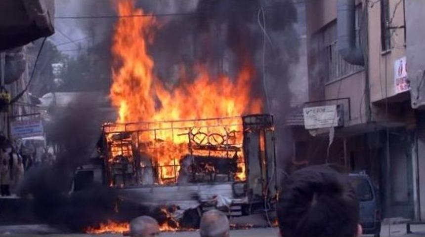 Mobilya Y&uuml;kl&uuml; Kamyonet Alev Alev Yandı