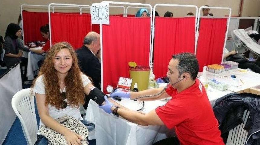 Kb&uuml;&rsquo;den İstanbul&rsquo;un Fethinin Yıl D&ouml;n&uuml;m&uuml;ne Anlamlı Bağış