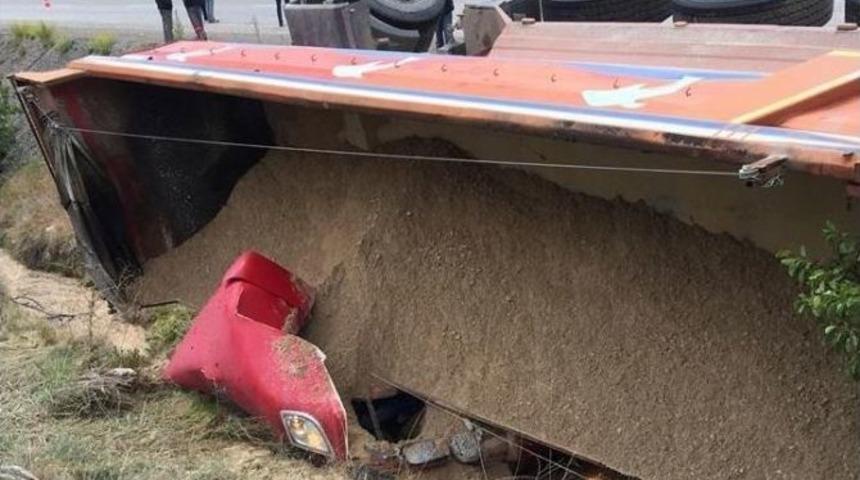 Malatya&rsquo;da Tır Devrildi: 1 &Ouml;l&uuml;